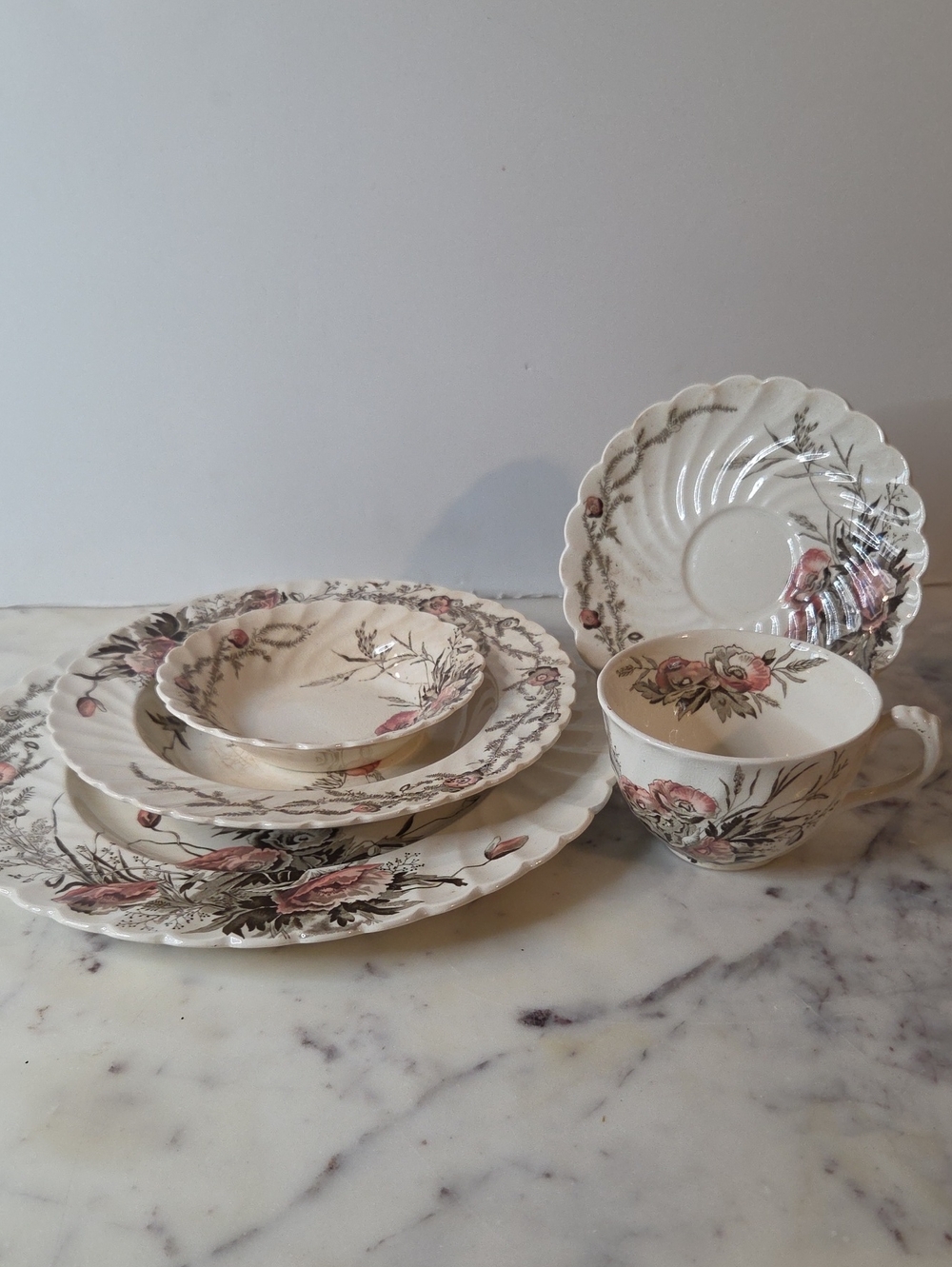 Classic Floral Porcelain Dinnerware Set in Pink and Cream
